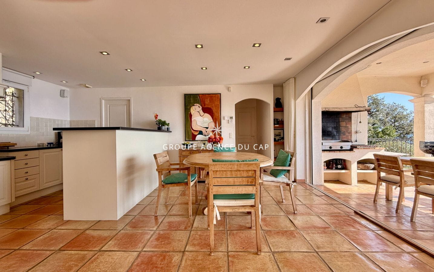 VILLA VUE MER PANORAMIQUE SUR LE GOLFE DE SAINT TROPEZ  PROPRIETE D EXCEPTION PISCINE DOUBLE GARAGE A PIED DU CENTRE ET DES PLAGES DES ISSAMBRES Image 5