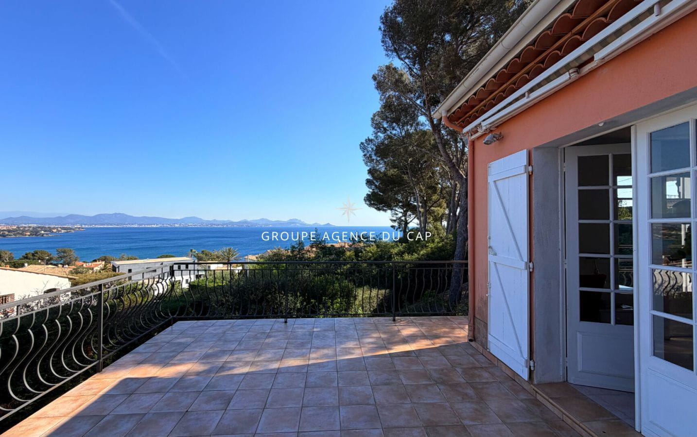 A VENDRE VILLA DE 117M2 AVEC VUE MER BON POTENTIEL, AUX ISSAMBRES Image 12