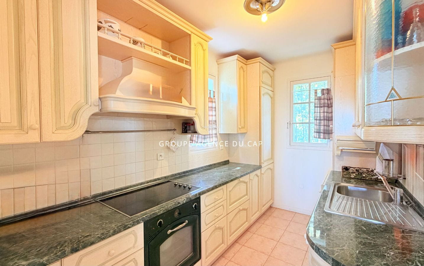 A VENDRE VILLA DE 117M2 AVEC VUE MER BON POTENTIEL, AUX ISSAMBRES Image 3