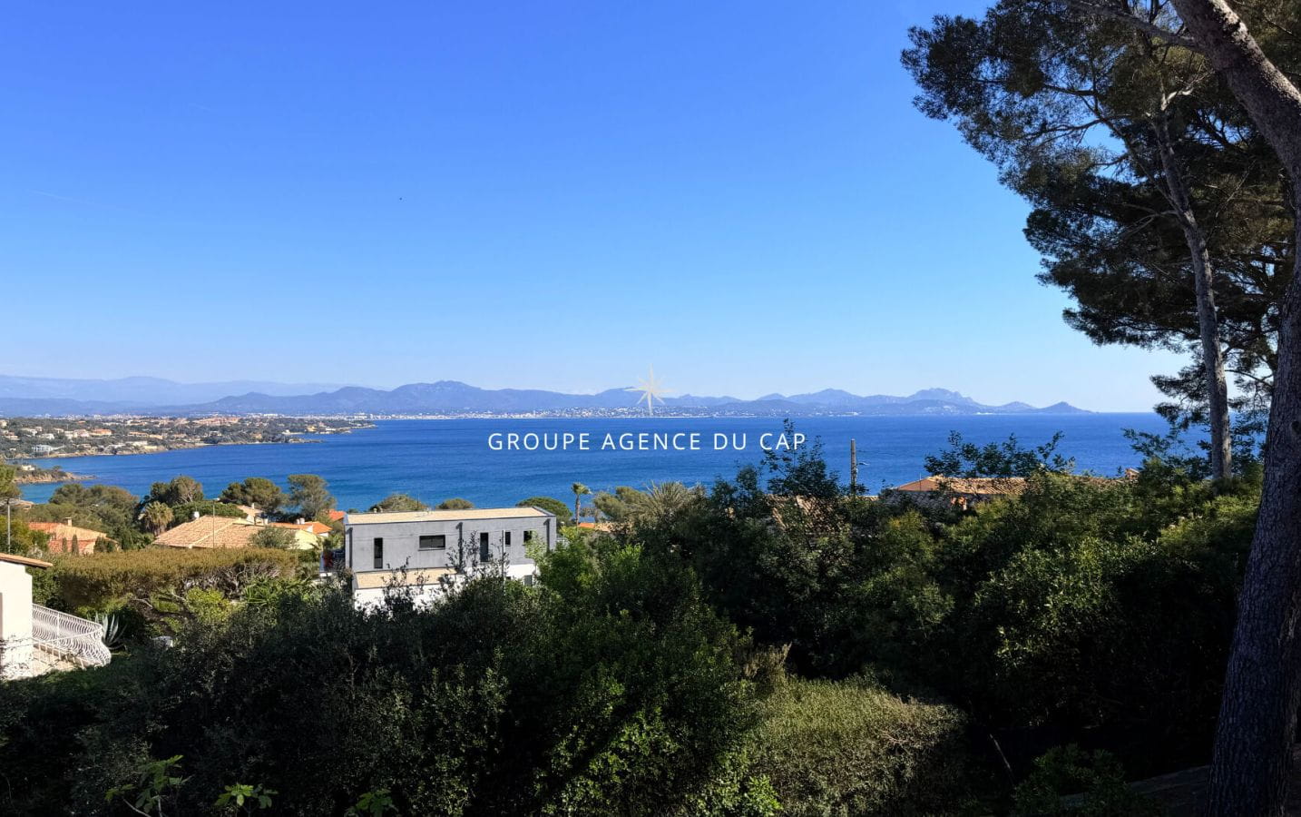 FOR SALE: 140sqm VILLA WITH SEA VIEW, GREAT POTENTIAL, IN LES ISSAMBRES Image 0