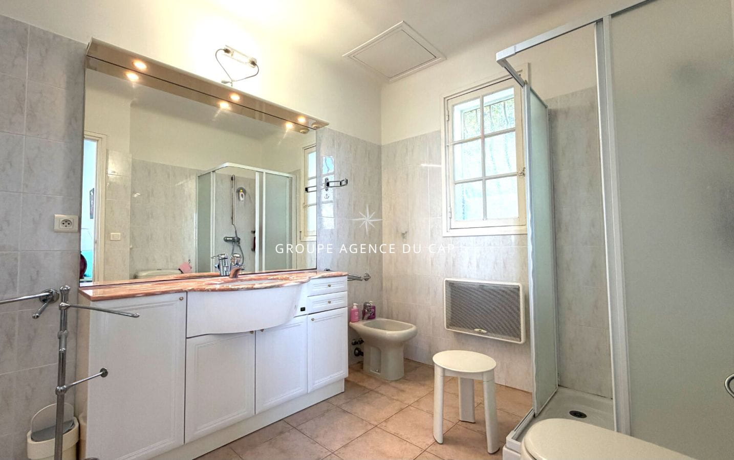 FOR SALE: 140sqm VILLA WITH SEA VIEW, GREAT POTENTIAL, IN LES ISSAMBRES Image 5