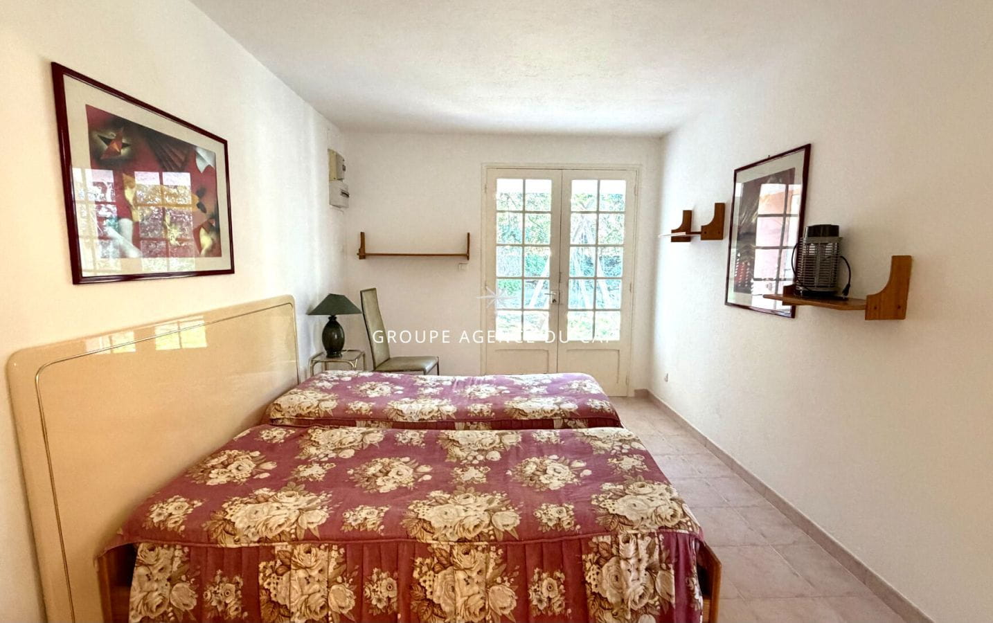 FOR SALE: 140sqm VILLA WITH SEA VIEW, GREAT POTENTIAL, IN LES ISSAMBRES Image 9