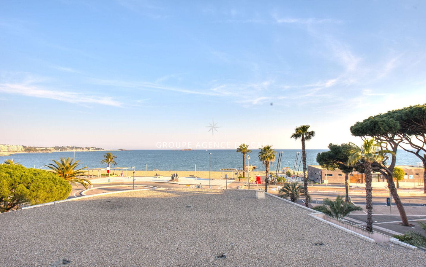 APPARTEMENT 4 PIECES VUE MER ENTIEREMENT RENOVÉ A FREJUS PLAGE FACE A LA MER Image 0