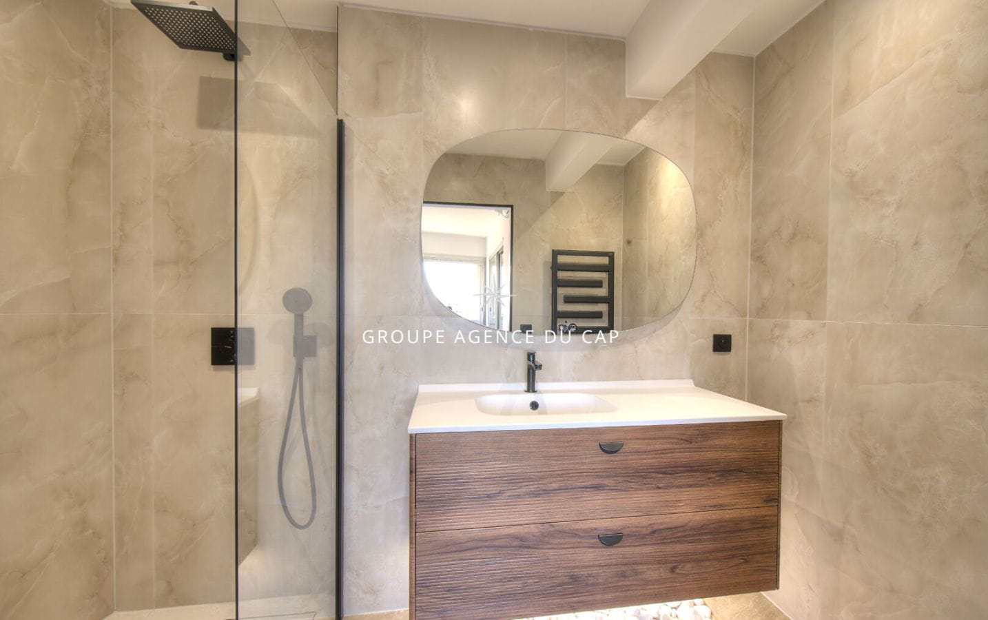 APPARTEMENT 4 PIECES VUE MER ENTIEREMENT RENOVÉ A FREJUS PLAGE FACE A LA MER Image 16