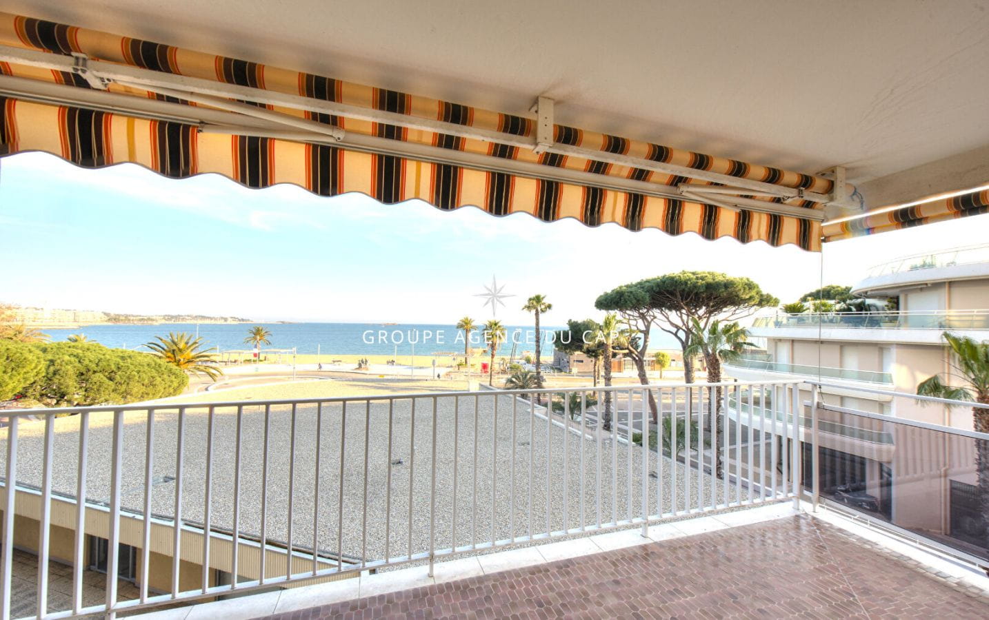 APPARTEMENT 4 PIECES VUE MER ENTIEREMENT RENOVÉ A FREJUS PLAGE FACE A LA MER Image 17