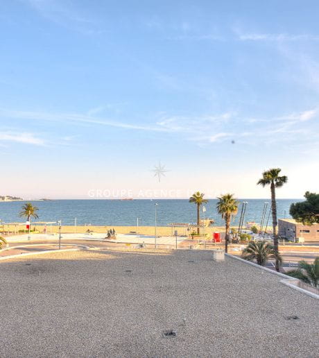 APPARTEMENT 4 PIECES VUE MER ENTIEREMENT RENOVÉ A FREJUS PLAGE FACE A LA MER