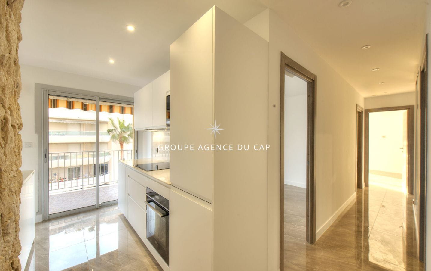 APPARTEMENT 4 PIECES VUE MER ENTIEREMENT RENOVÉ A FREJUS PLAGE FACE A LA MER Image 6