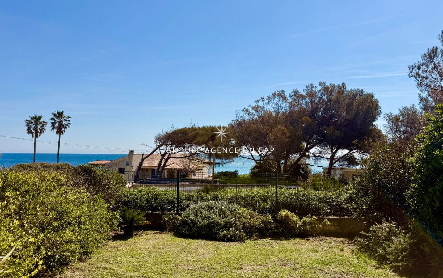 VILLA VUE MER 5 PIECES A PROXIMITE IMMEDIATE DE LA MER, A SAINTE MAXIME Image 0