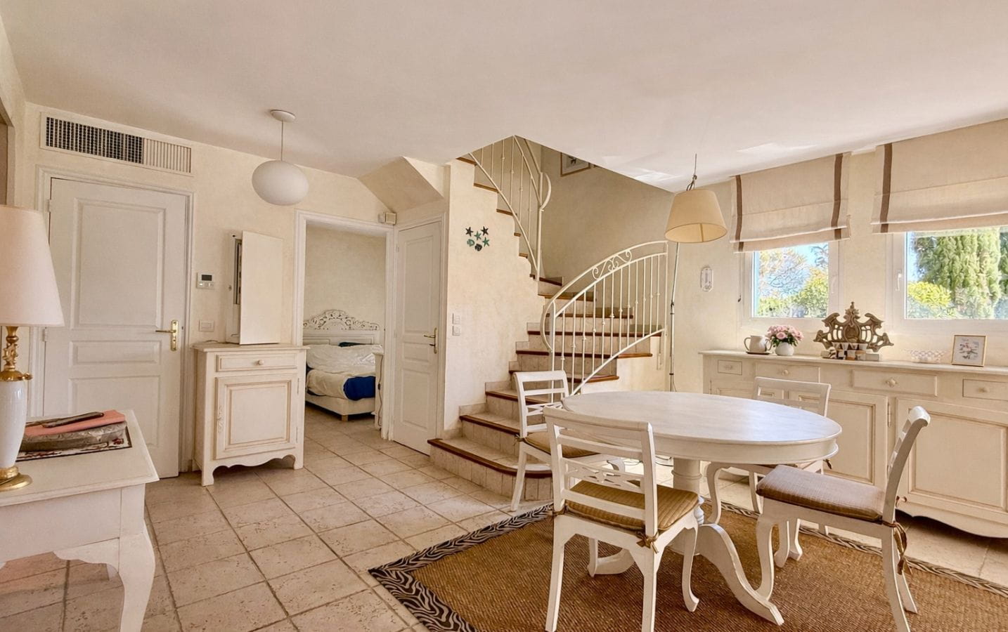 VILLA VUE MER 5 PIECES A PROXIMITE IMMEDIATE DE LA MER, A SAINTE MAXIME Image 4