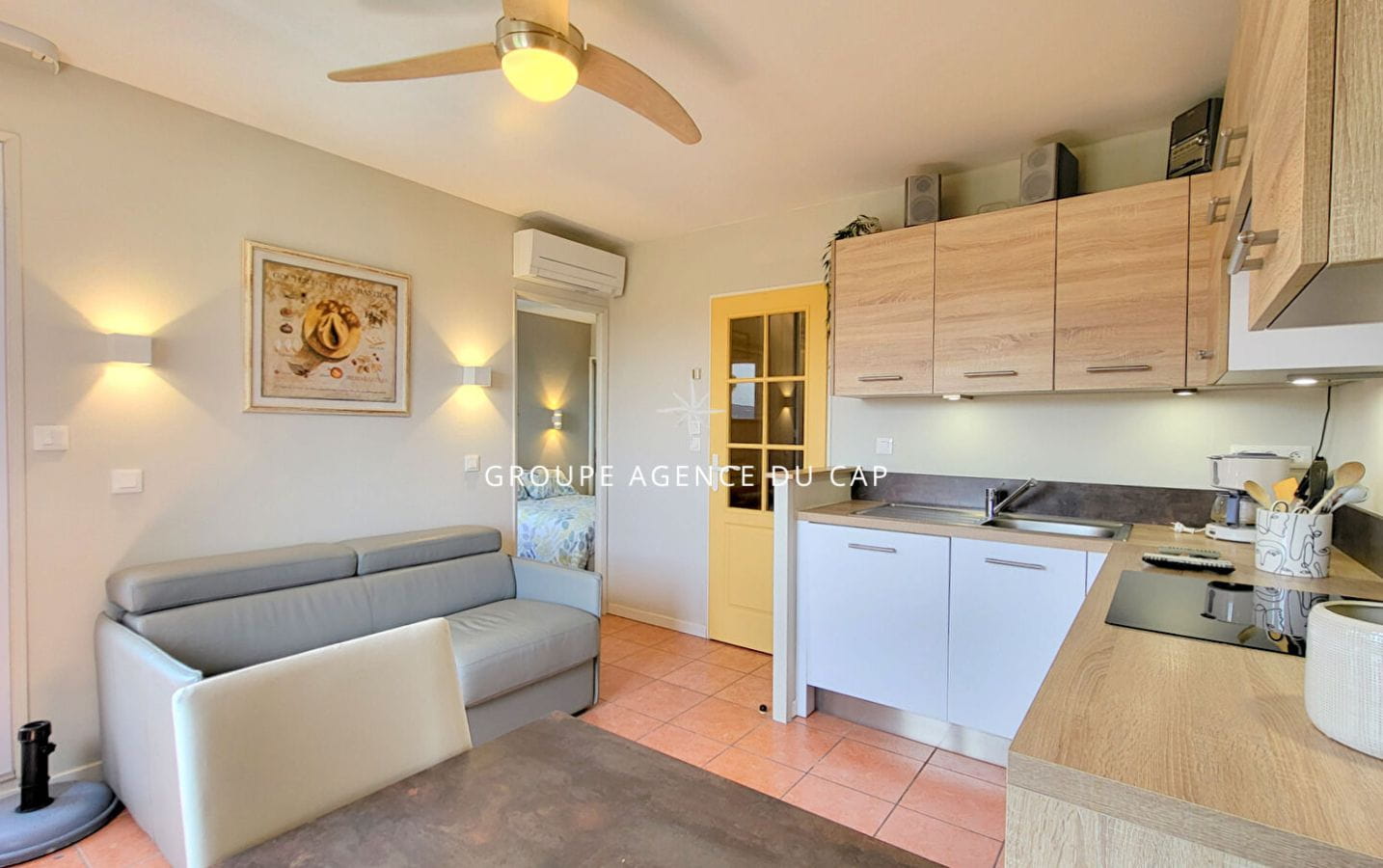 2-ROOM APARTMENT ON THE TOP FLOOR WITH SEA VIEW, IN LES ISSAMBRES Image 1