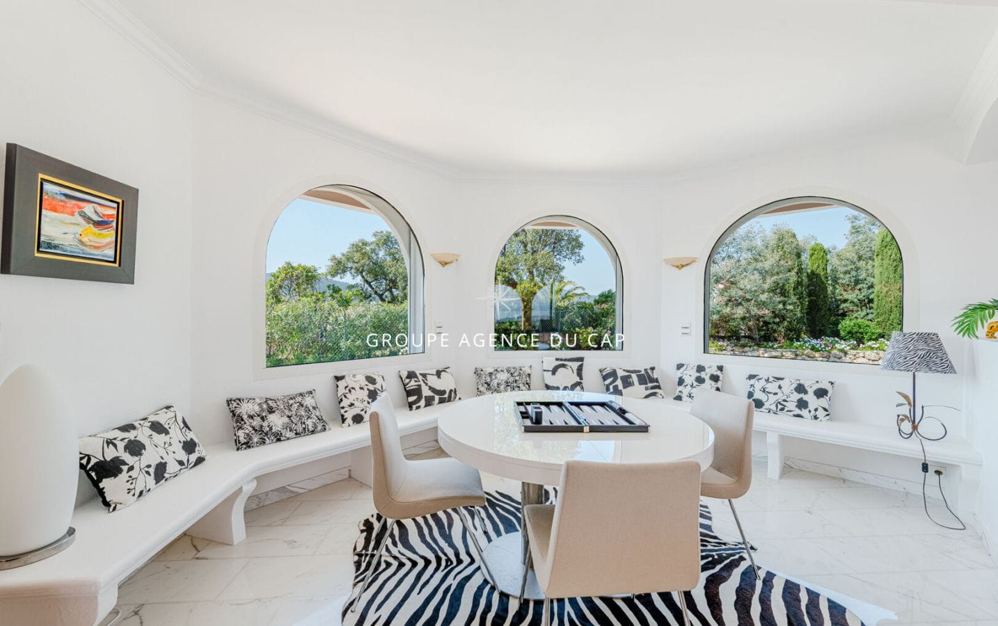 A VENDRE VILLA VUE MER PANORAMIQUE DE 220M2 AUX ISSAMBRES  AVEC GARAGE ET PISCINE Image 10