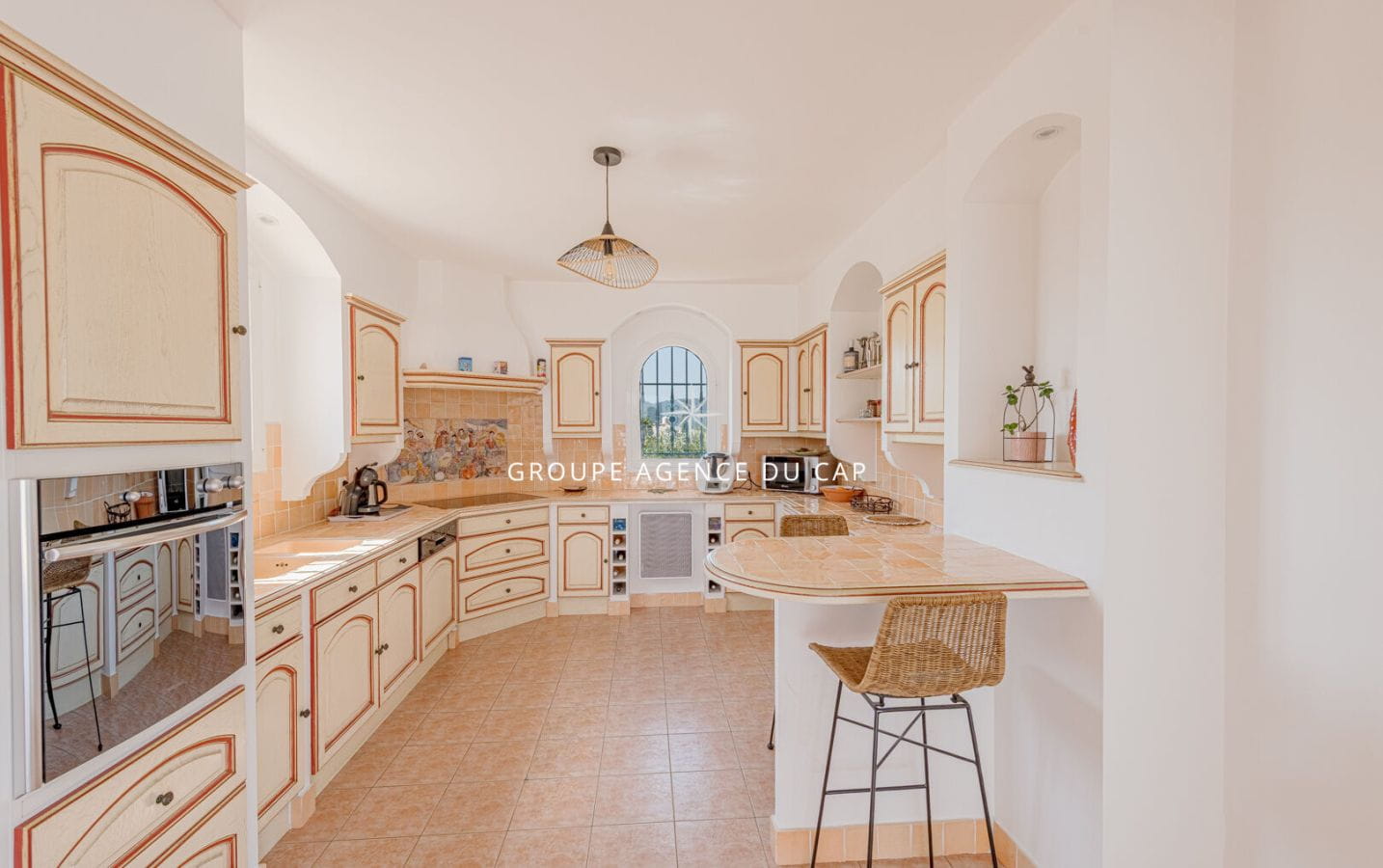 A VENDRE VILLA VUE MER PANORAMIQUE DE 220M2 AUX ISSAMBRES  AVEC GARAGE ET PISCINE Image 13