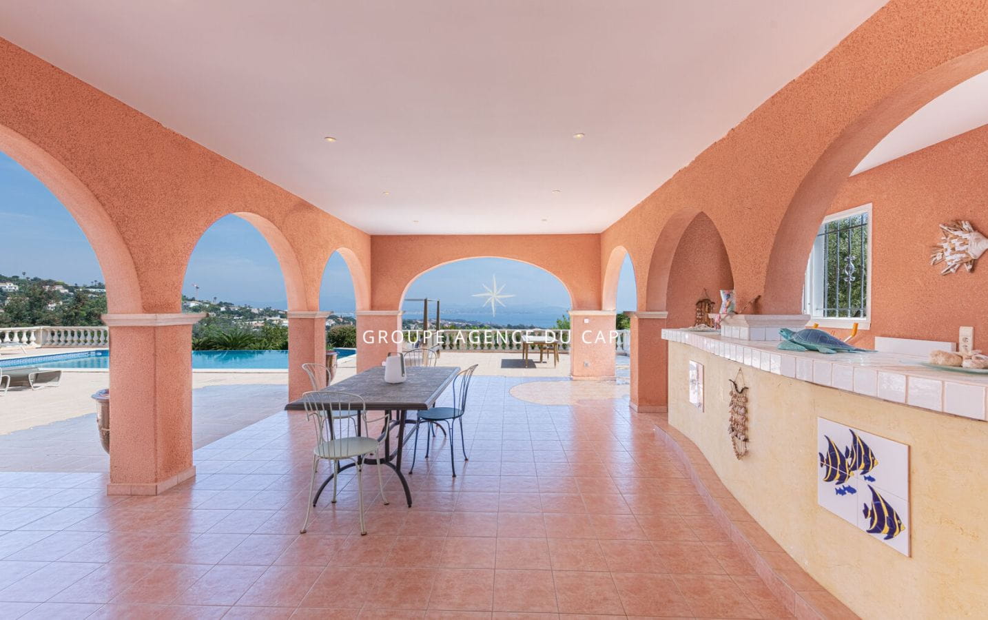 A VENDRE VILLA VUE MER PANORAMIQUE DE 220M2 AUX ISSAMBRES  AVEC GARAGE ET PISCINE Image 5