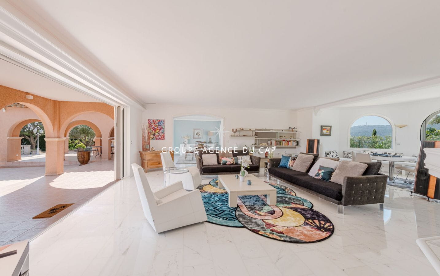 A VENDRE VILLA VUE MER PANORAMIQUE DE 220M2 AUX ISSAMBRES  AVEC GARAGE ET PISCINE Image 6