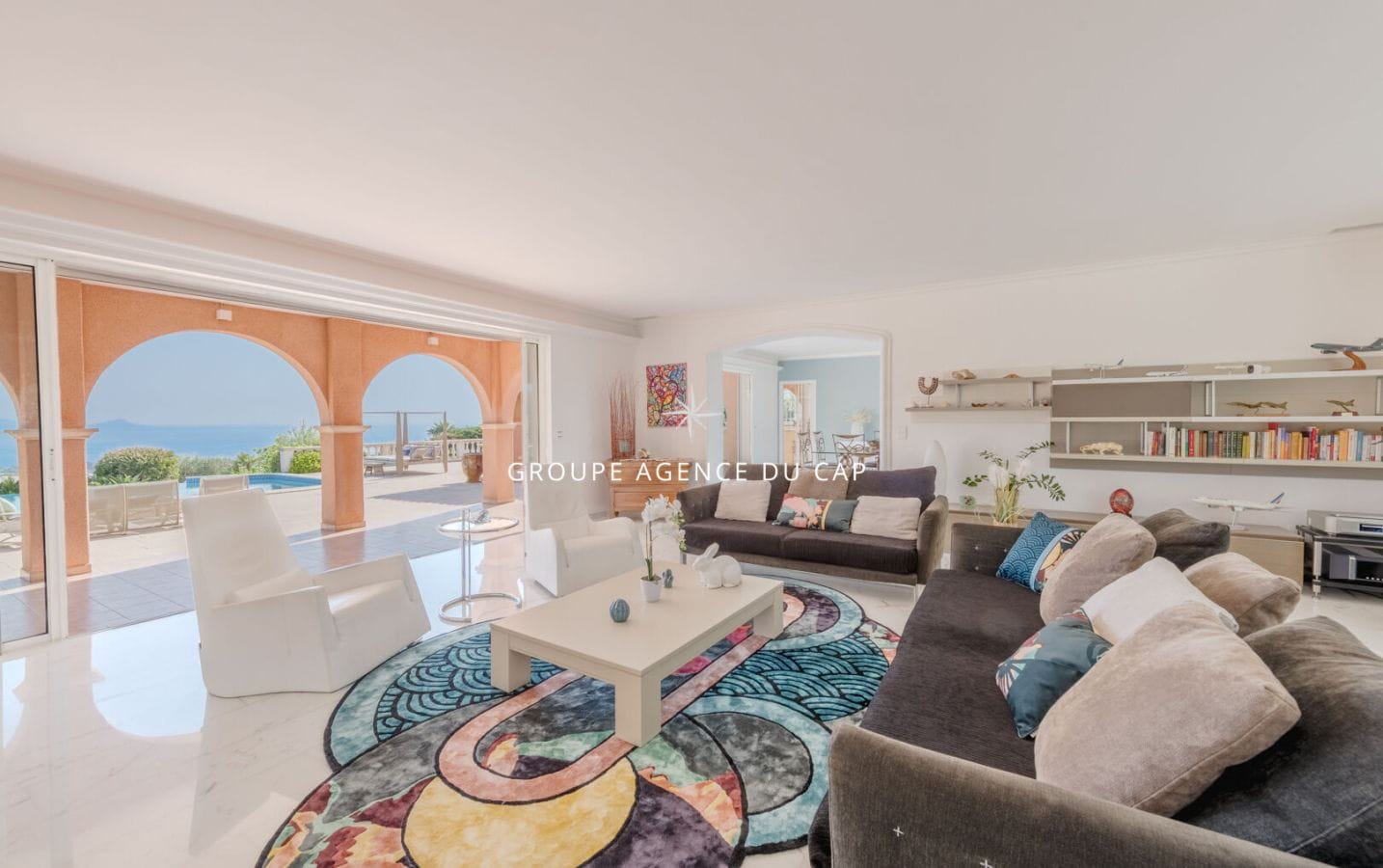 A VENDRE VILLA VUE MER PANORAMIQUE DE 220M2 AUX ISSAMBRES  AVEC GARAGE ET PISCINE Image 7