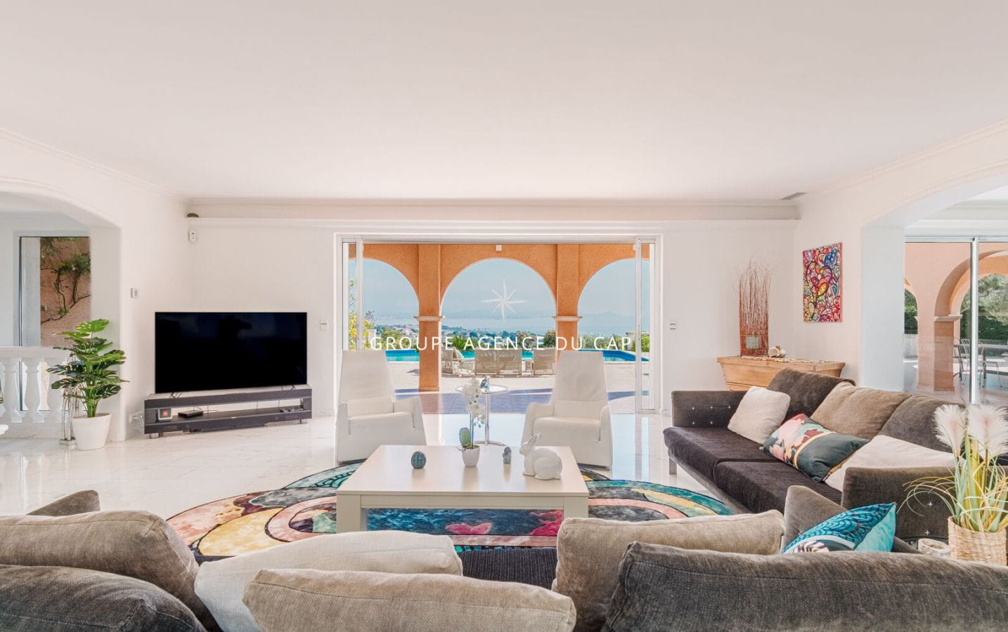 A VENDRE VILLA VUE MER PANORAMIQUE DE 220M2 AUX ISSAMBRES  AVEC GARAGE ET PISCINE Image 8