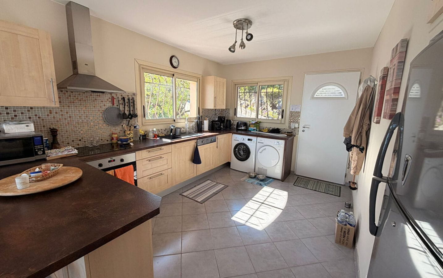 A VENDRE VILLA 2 APPARTEMENTS DE 3 PIECES VUE MER PANORAMIQUE PARKINGS ET PISCINE AUX ISSAMBRES Image 4