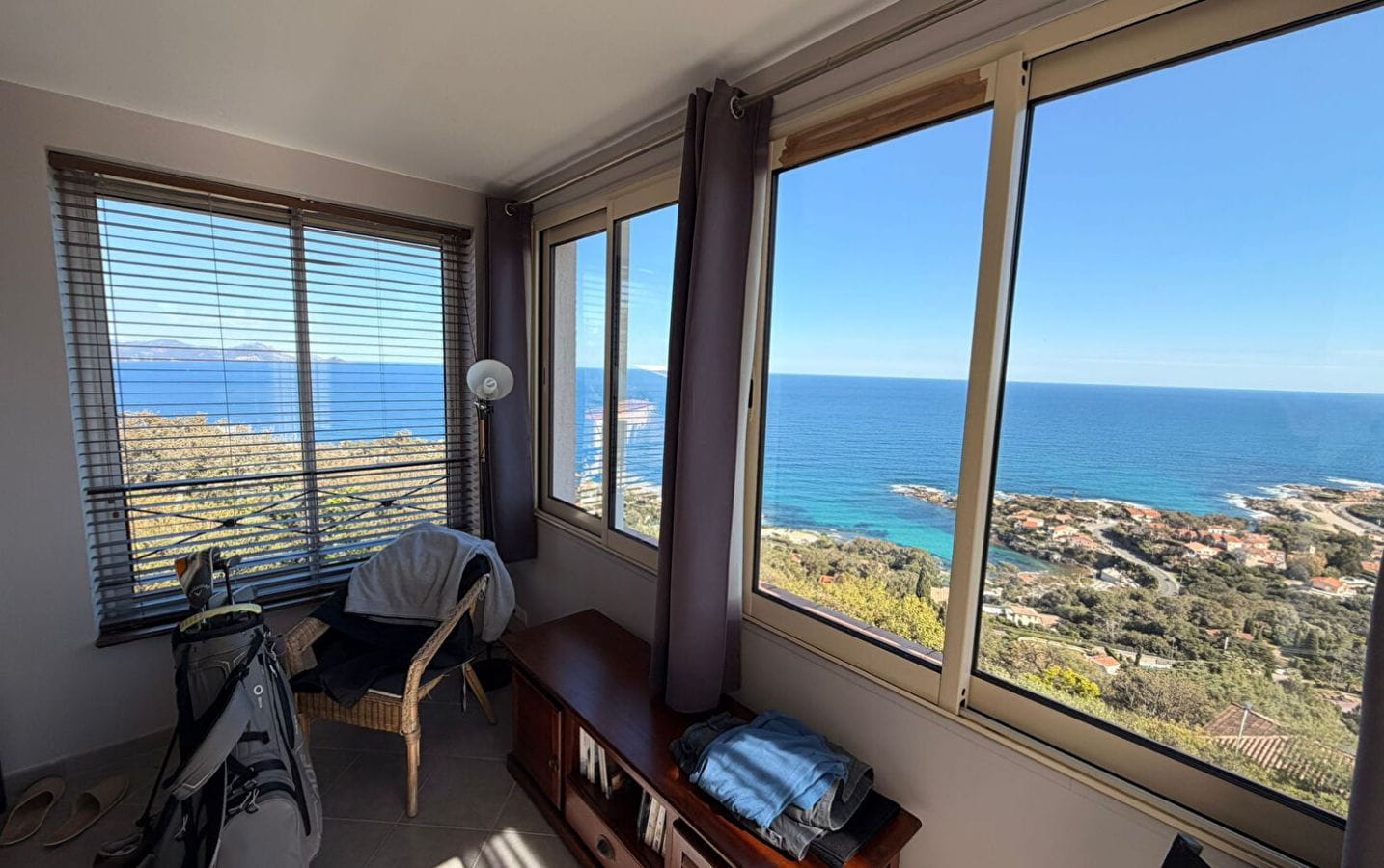 A VENDRE VILLA 2 APPARTEMENTS DE 3 PIECES VUE MER PANORAMIQUE PARKINGS ET PISCINE AUX ISSAMBRES Image 6