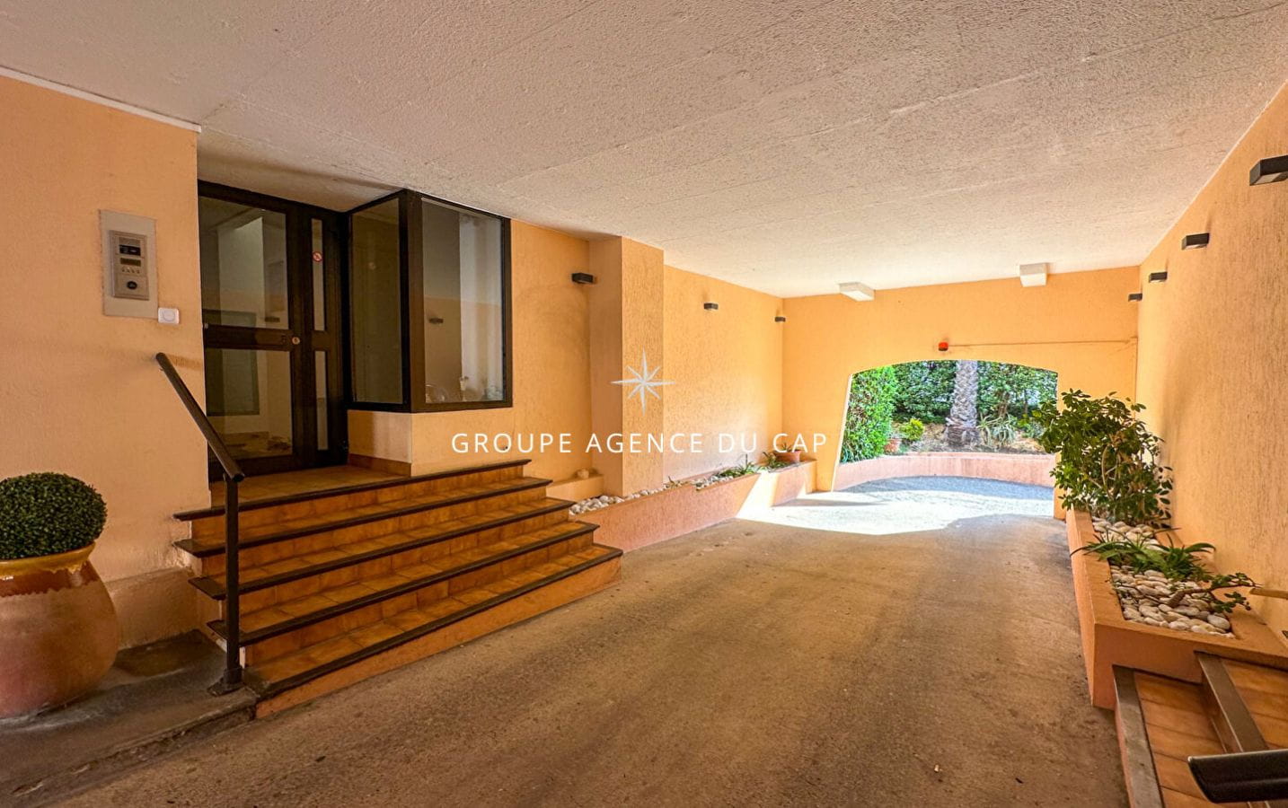 APPARTEMENT DUPLEX 3P AVEC TERRASSE ET PLACE DE PARKING EN SOUS SOL, A SAINTE MAXIME CENTRE VILLE ET PLAGE A PIED Image 10