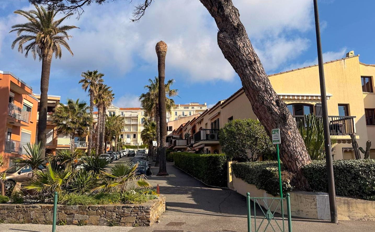 APPARTEMENT DUPLEX 3P AVEC TERRASSE ET PLACE DE PARKING EN SOUS SOL, A SAINTE MAXIME CENTRE VILLE ET PLAGE A PIED Image 11