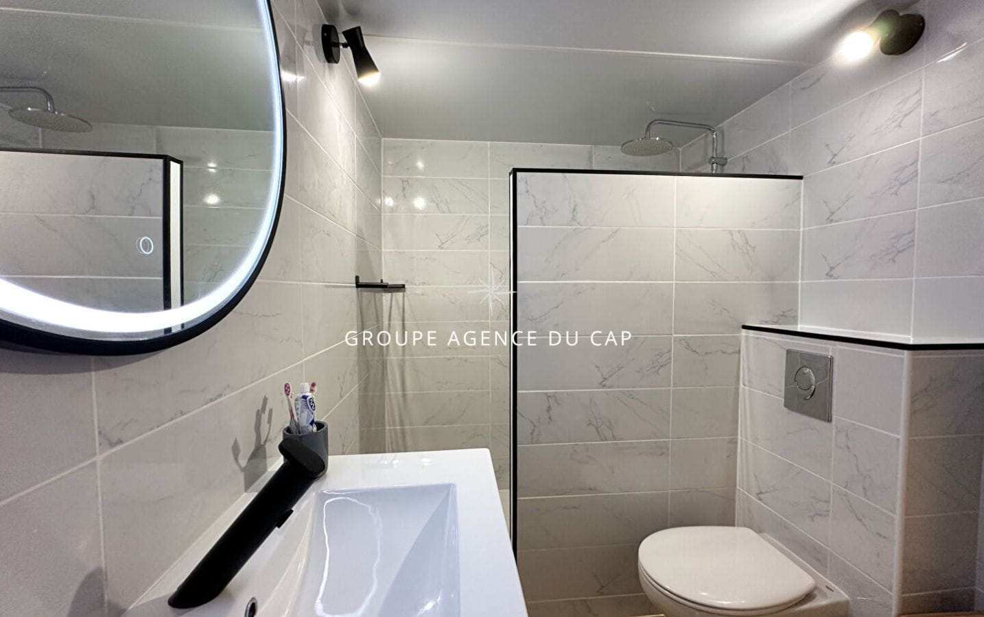 APPARTEMENT DUPLEX 3P AVEC TERRASSE ET PLACE DE PARKING EN SOUS SOL, A SAINTE MAXIME CENTRE VILLE ET PLAGE A PIED Image 7