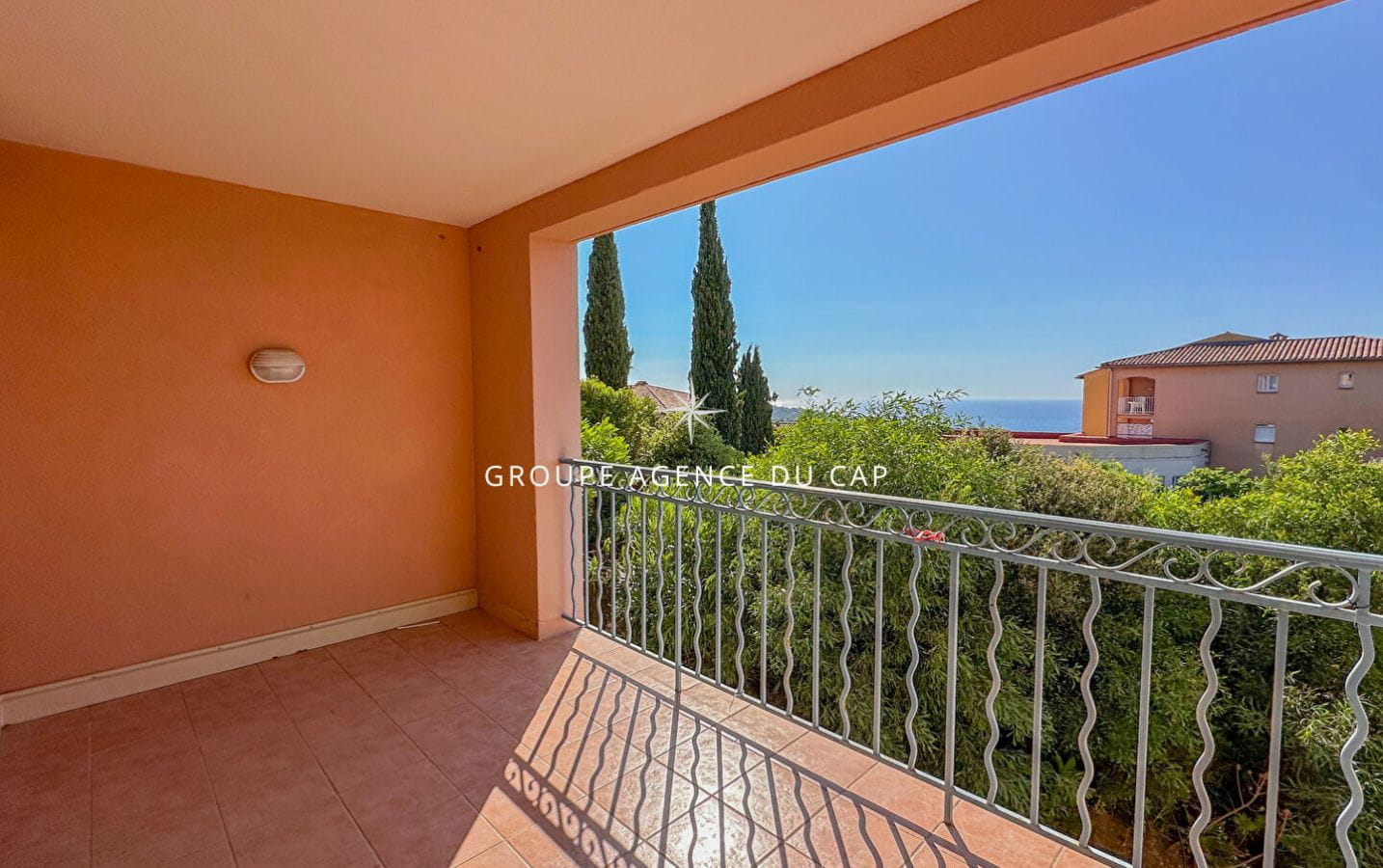 APPARTEMENT 3P VUE MER AVEC PLACE DE PARKING RESIDENCE SECURISEE AVEC PISCINE Image 0