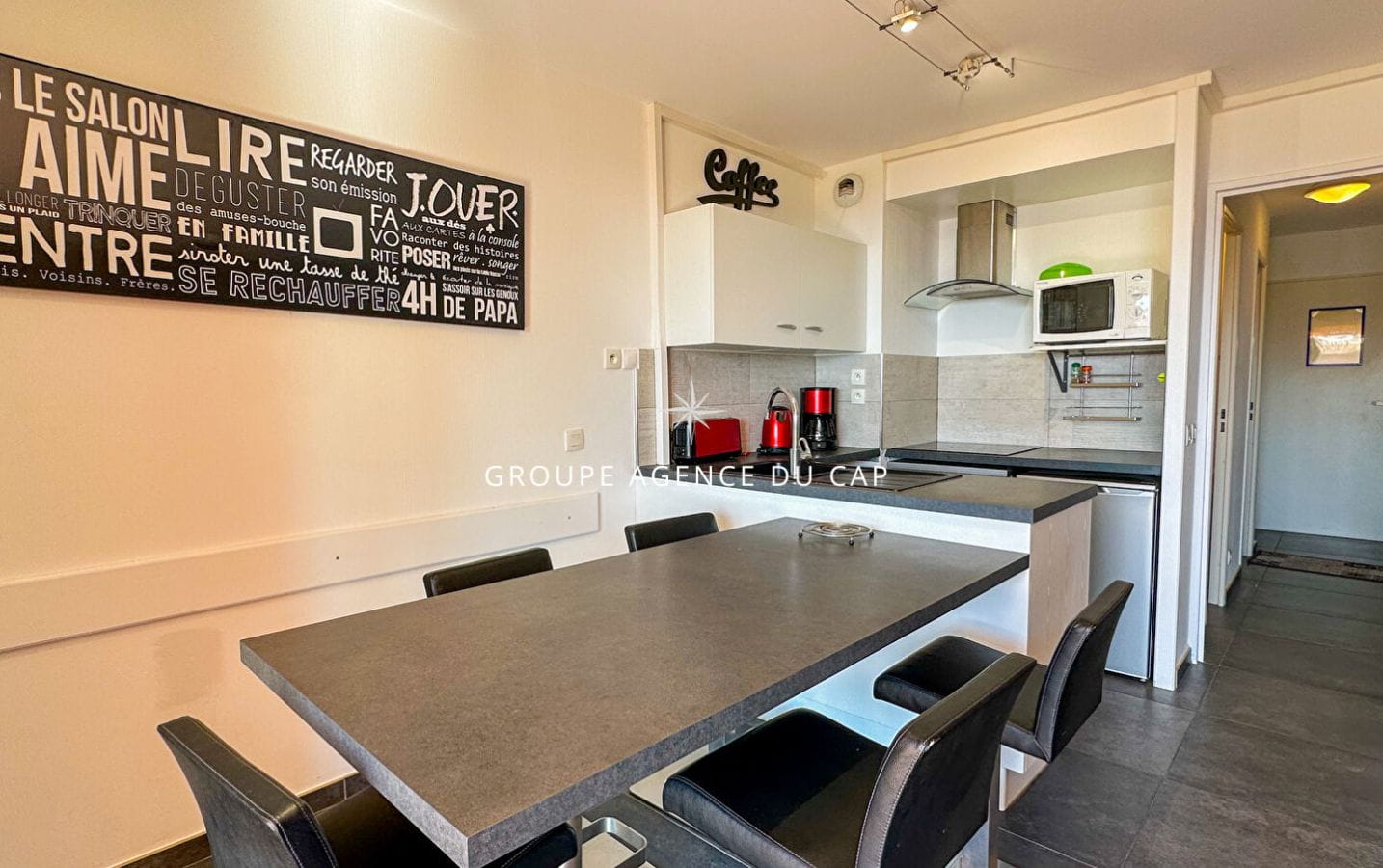 APPARTEMENT 3P VUE MER AVEC PLACE DE PARKING RESIDENCE SECURISEE AVEC PISCINE Image 4