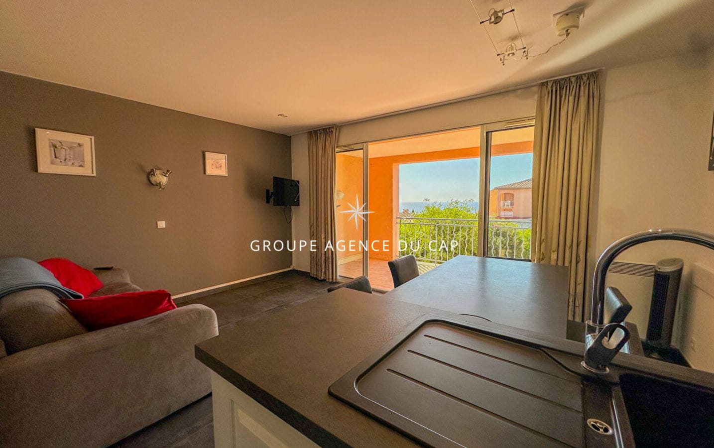 APPARTEMENT 3P VUE MER AVEC PLACE DE PARKING RESIDENCE SECURISEE AVEC PISCINE Image 6