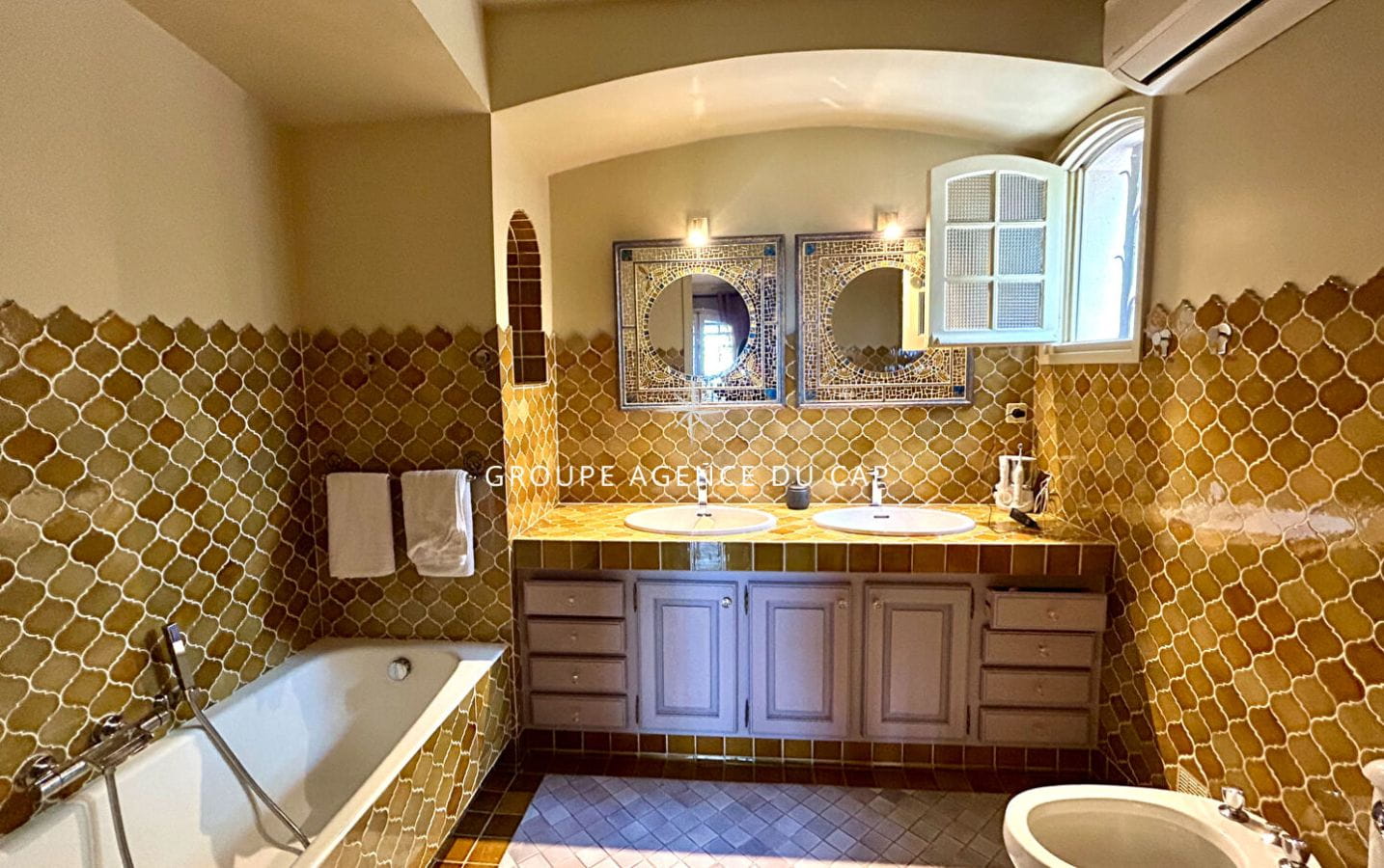 villa vue mer les issambres avec piscine et 4 chambres avec t2 Image 12