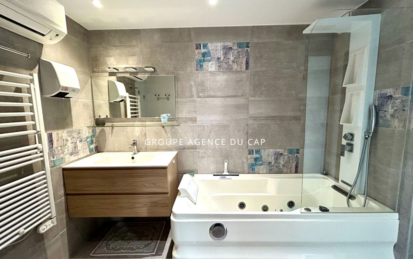 villa vue mer les issambres avec piscine et 4 chambres avec t2 Image 13