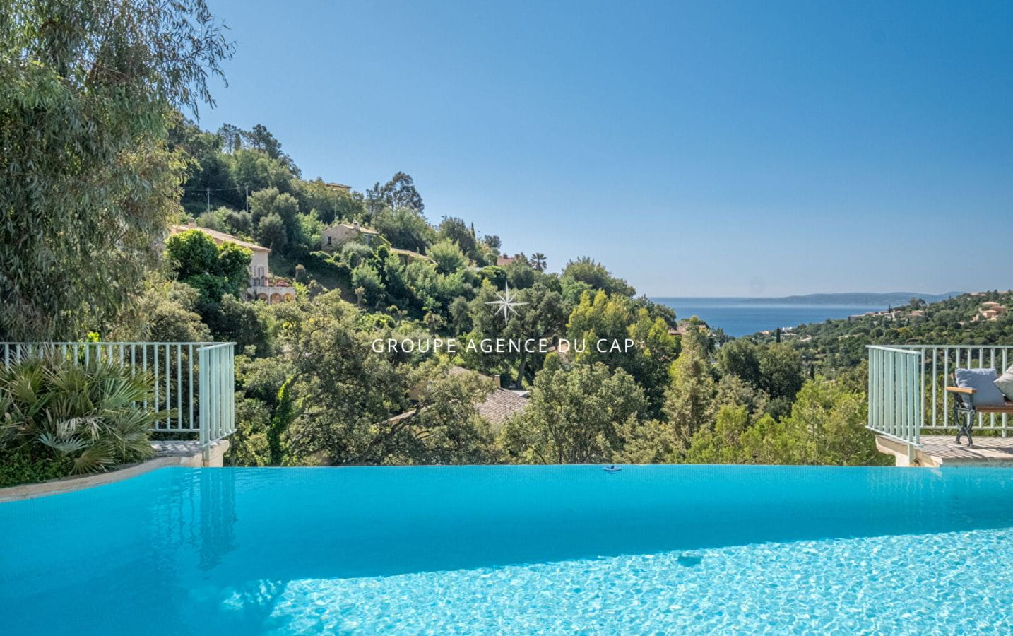 VUE MER SUR LE GOLFE DE SAINT TROPEZ PROVENCALE DE CHARME RENOVEE AVEC PISCINE GARAGE ET SOUS SOL Image 0