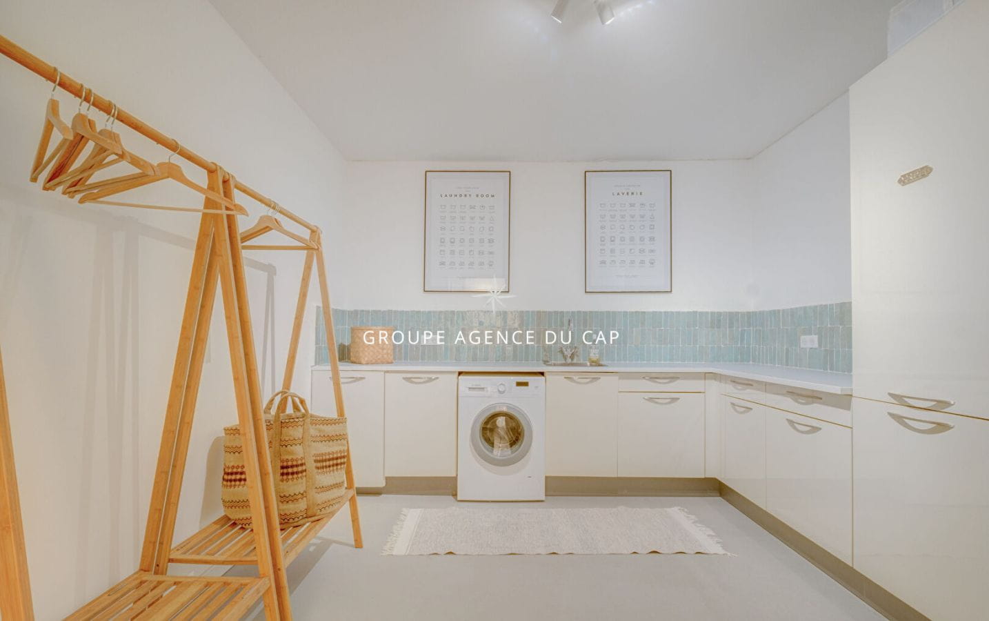 VUE MER SUR LE GOLFE DE SAINT TROPEZ PROVENCALE DE CHARME RENOVEE AVEC PISCINE GARAGE ET SOUS SOL Image 16