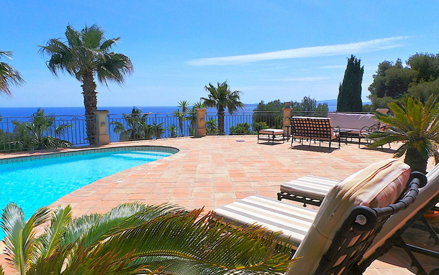 A VENDRE – VILLA TRES BELLE VUE MER – 5 CHAMBRES ET BUREAU – PISCINE – GARAGE DOUBLE – PLAGES ET COMMERCES A PIED – LES ISSAMBRES Image 1