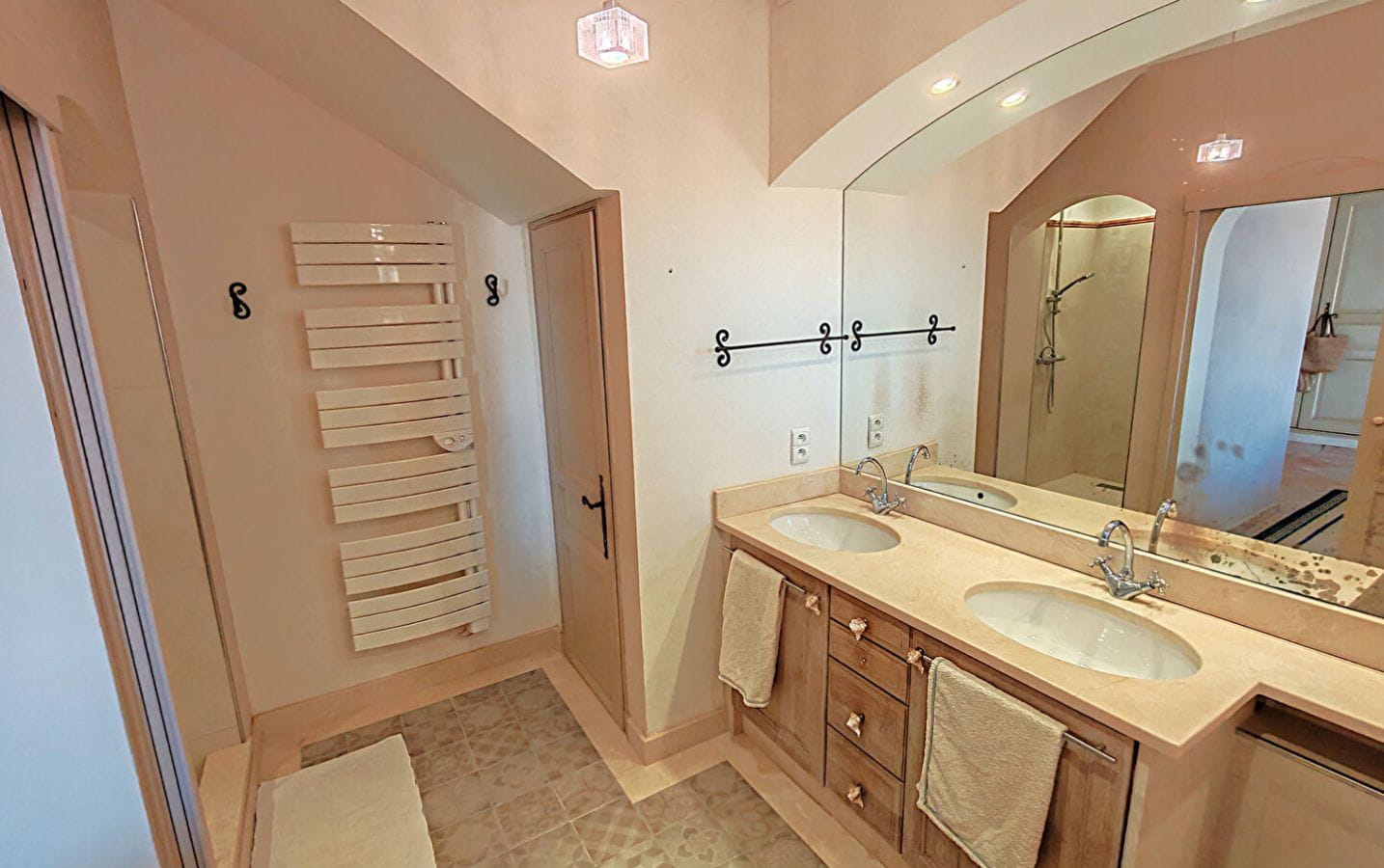 A VENDRE – VILLA TRES BELLE VUE MER – 5 CHAMBRES ET BUREAU – PISCINE – GARAGE DOUBLE – PLAGES ET COMMERCES A PIED – LES ISSAMBRES Image 10