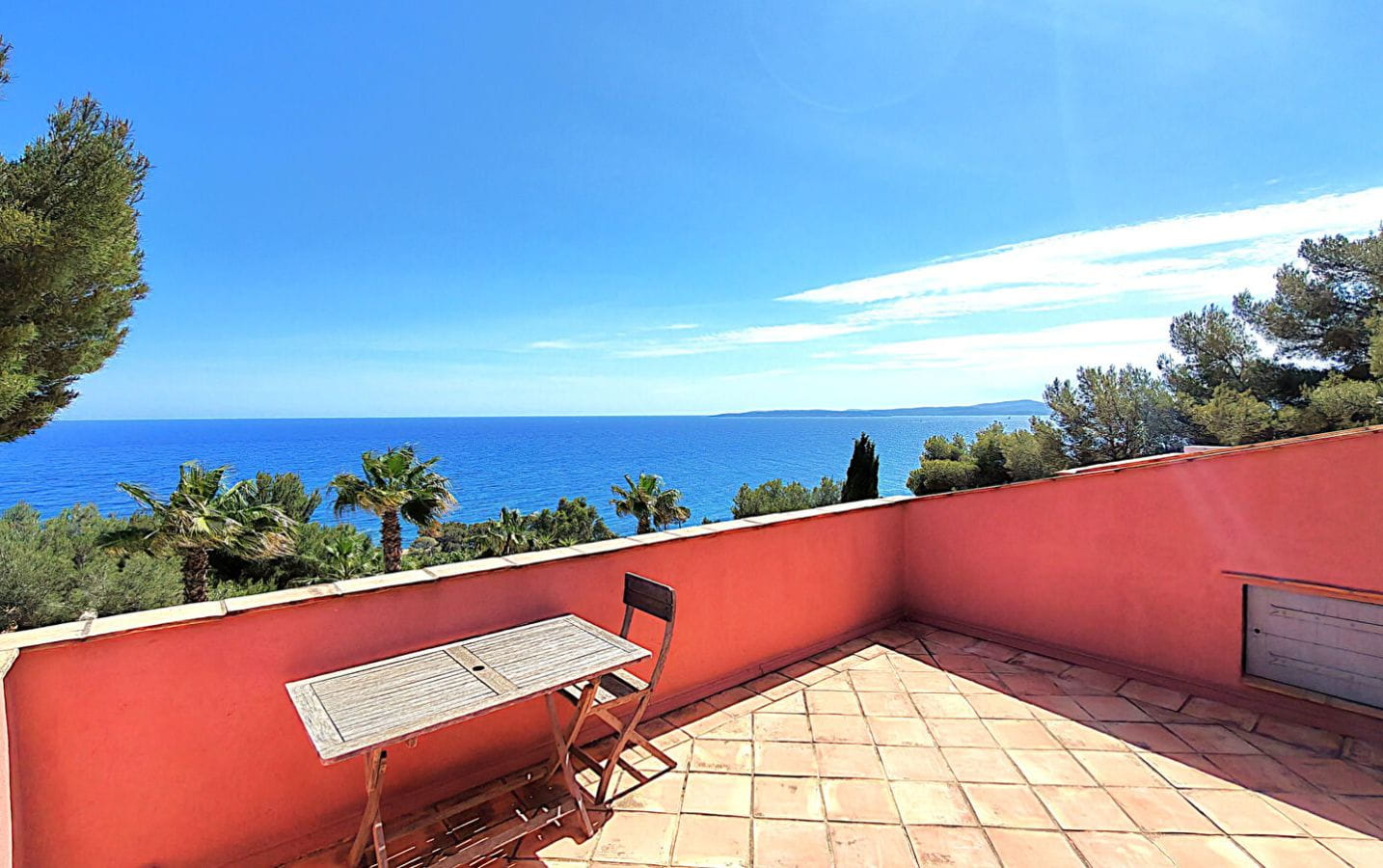 A VENDRE – VILLA TRES BELLE VUE MER – 5 CHAMBRES ET BUREAU – PISCINE – GARAGE DOUBLE – PLAGES ET COMMERCES A PIED – LES ISSAMBRES Image 5