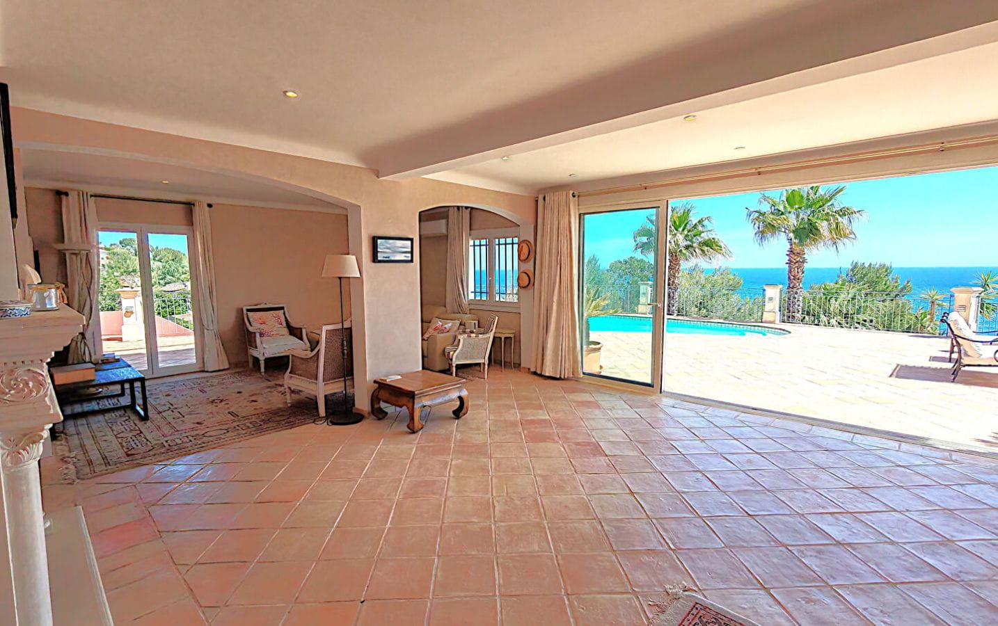 A VENDRE – VILLA TRES BELLE VUE MER – 5 CHAMBRES ET BUREAU – PISCINE – GARAGE DOUBLE – PLAGES ET COMMERCES A PIED – LES ISSAMBRES Image 6