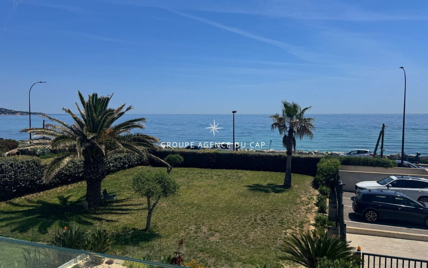 A VENDRE A SAINTE-MAXIME VUE MER EXCEPTIONNELLE A PIED DES PLAGES APPARTEMENT 3/4 PIECES Image 0