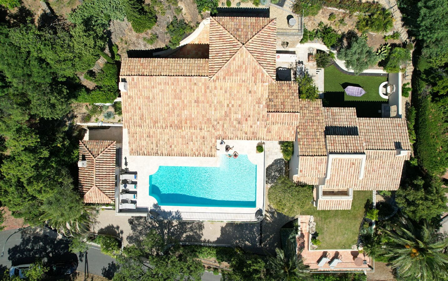 Prestigious residence in Les Issambres, 8 rooms, 279 m2 – PANORAMIC SEA VIEW Image 13