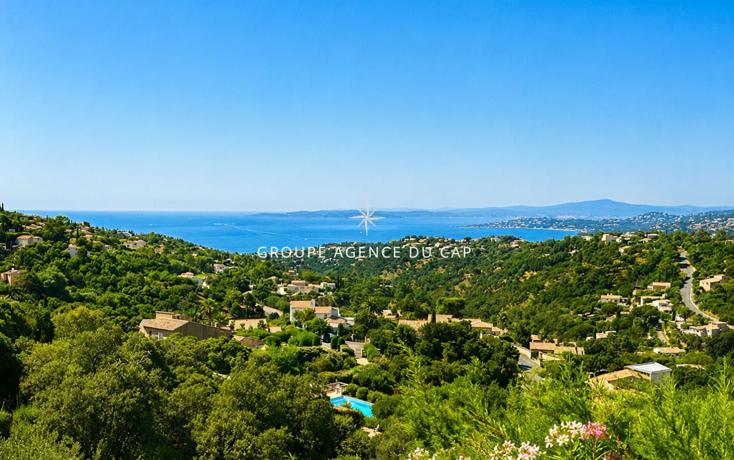 FOR SALE: PROVENÇAL VILLA WITH SEA VIEW, POOL, AND GARAGE IN LES ISSAMBRES Image 1