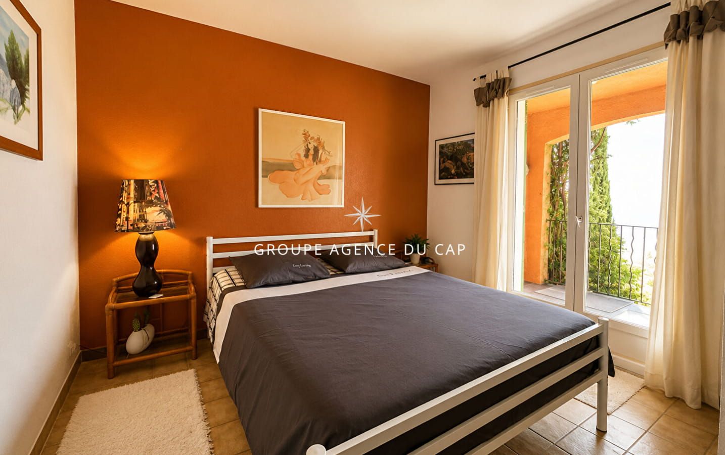 FOR SALE: PROVENÇAL VILLA WITH SEA VIEW, POOL, AND GARAGE IN LES ISSAMBRES Image 10