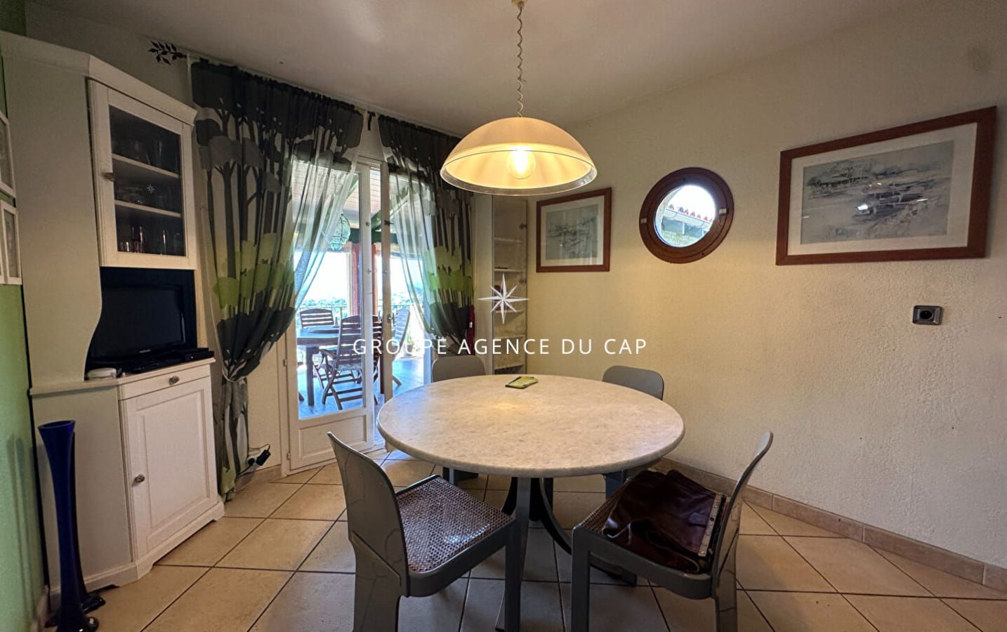 FOR SALE: PROVENÇAL VILLA WITH SEA VIEW, POOL, AND GARAGE IN LES ISSAMBRES Image 5