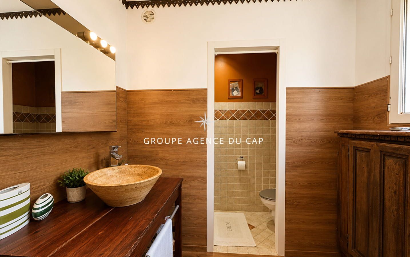 FOR SALE: PROVENÇAL VILLA WITH SEA VIEW, POOL, AND GARAGE IN LES ISSAMBRES Image 8