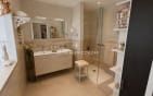 FOR SALE – 4-ROOM APARTMENT WITH 3 BEDROOMS – TERRACE WITH SEA AND HILL VIEWS – GARAGE AND CELLAR (31sqm) – NEAR SAINTE-MAXIME TOWN CENTRE Min 12