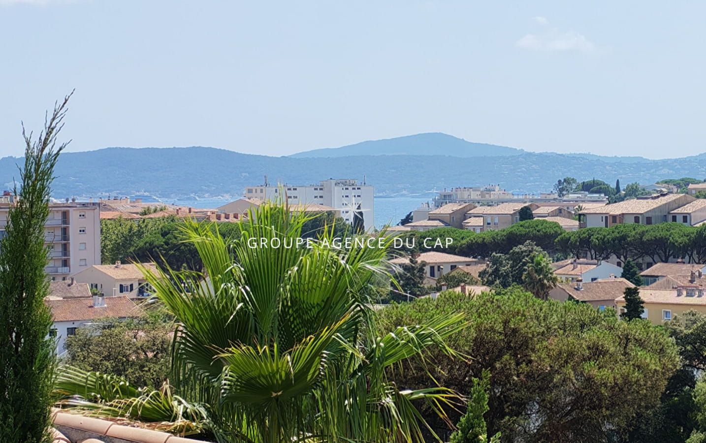 FOR SALE – 4-ROOM APARTMENT WITH 3 BEDROOMS – TERRACE WITH SEA AND HILL VIEWS – GARAGE AND CELLAR (31sqm) – NEAR SAINTE-MAXIME TOWN CENTRE Image 2