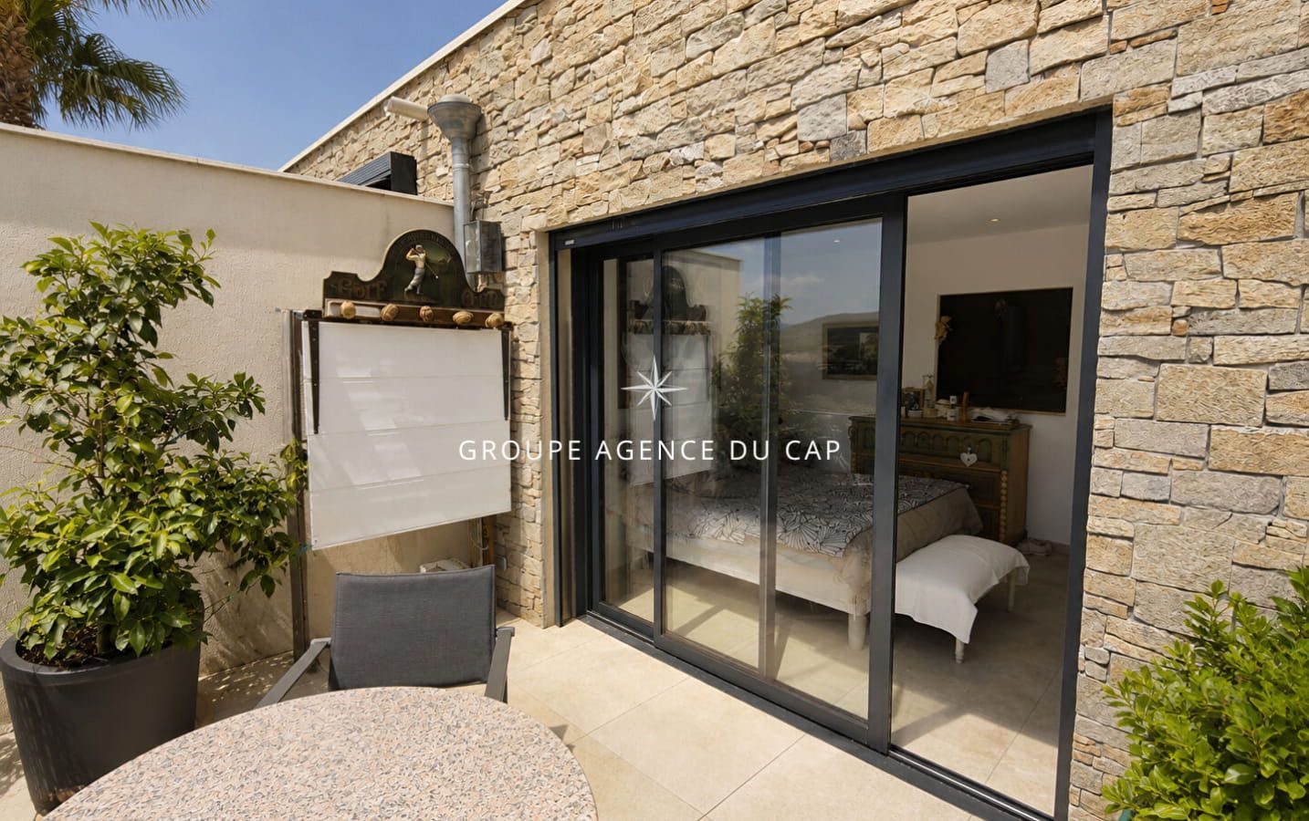 FOR SALE – 4-ROOM APARTMENT WITH 3 BEDROOMS – TERRACE WITH SEA AND HILL VIEWS – GARAGE AND CELLAR (31sqm) – NEAR SAINTE-MAXIME TOWN CENTRE Image 5