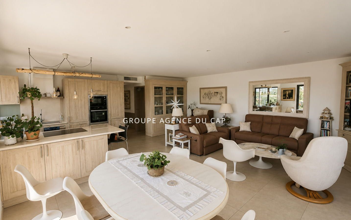 FOR SALE – 4-ROOM APARTMENT WITH 3 BEDROOMS – TERRACE WITH SEA AND HILL VIEWS – GARAGE AND CELLAR (31sqm) – NEAR SAINTE-MAXIME TOWN CENTRE Image 7