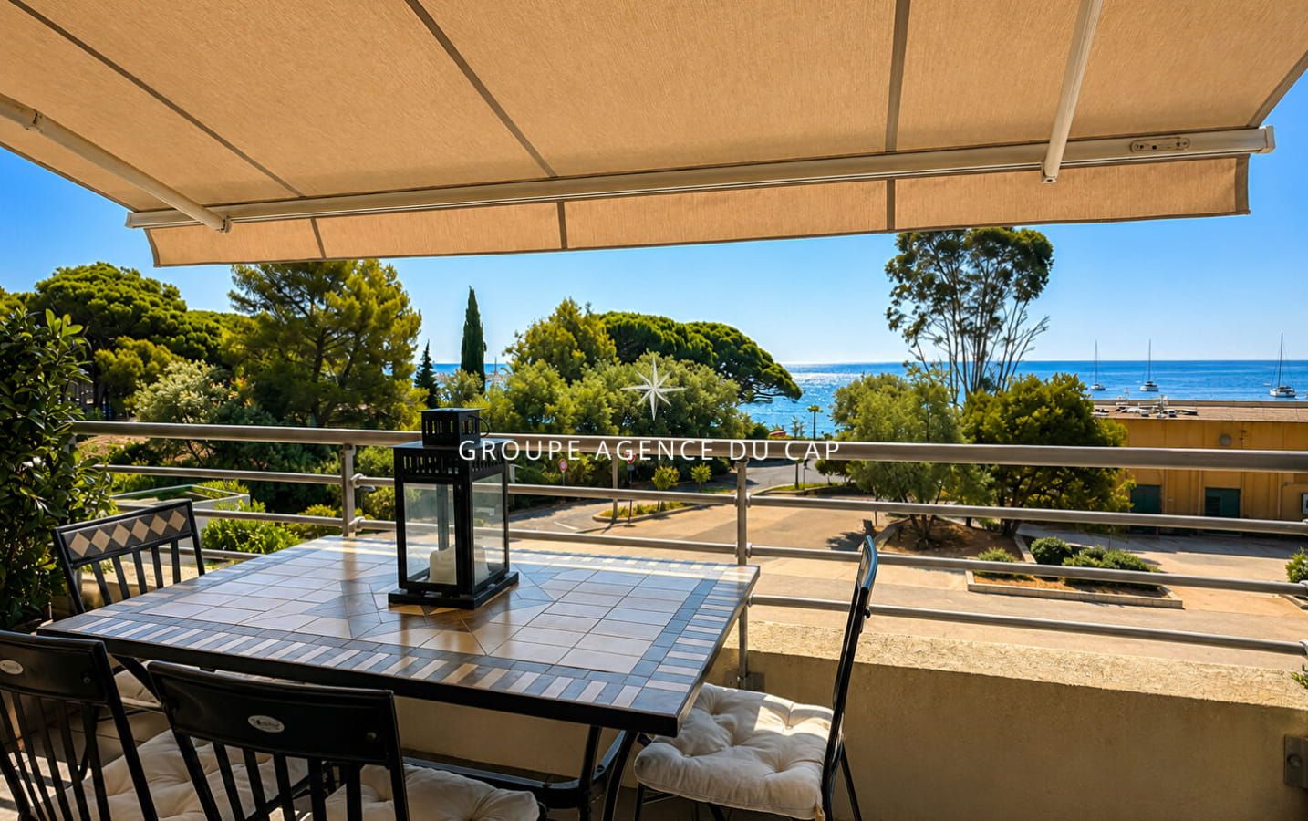EXCLUSIVITE : APPARTEMENT 45M2 AVEC VUE MER A SAINTE MAXIME AVEC PARKING ET GARAGE Image 1