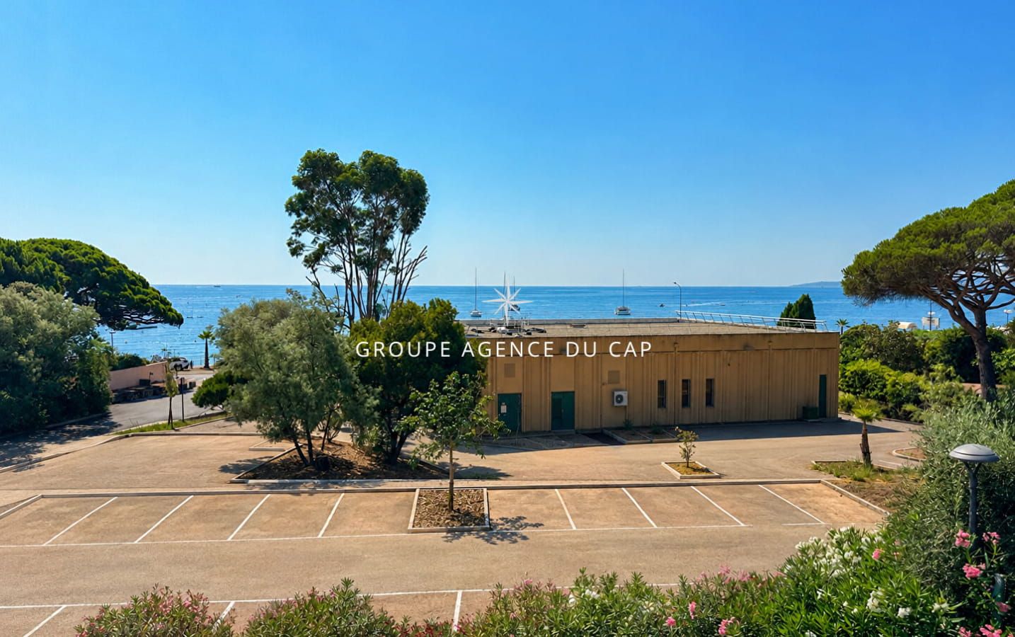 EXCLUSIVITE : APPARTEMENT 45M2 AVEC VUE MER A SAINTE MAXIME AVEC PARKING ET GARAGE Image 9