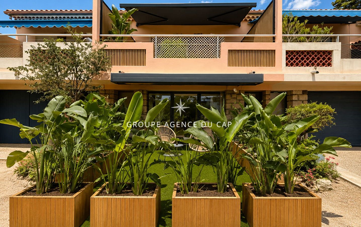 MAZET 2 CHAMBRES TERRASSE APERCU MER  CENTRE ET PLAGE A PIED DES ISSAMBRES Image 1