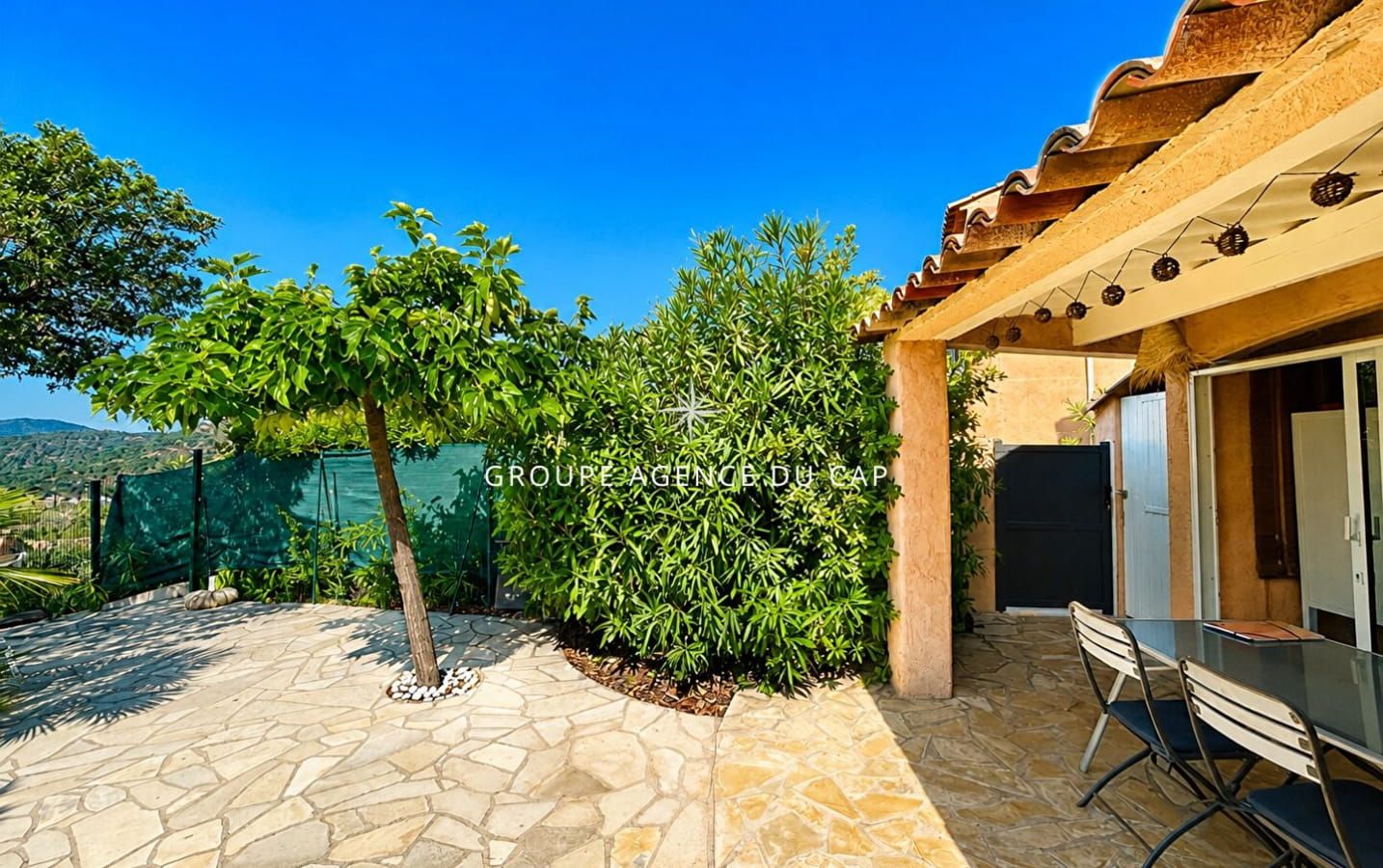 A VENDRE AUX ISSAMBRES APPARTEMENT VUE MER SUR LE GOLF DE SAINT-TROPEZ Image 11